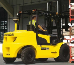 Transport si manipulare marfuri in depozite, santiere, parcuri industriale